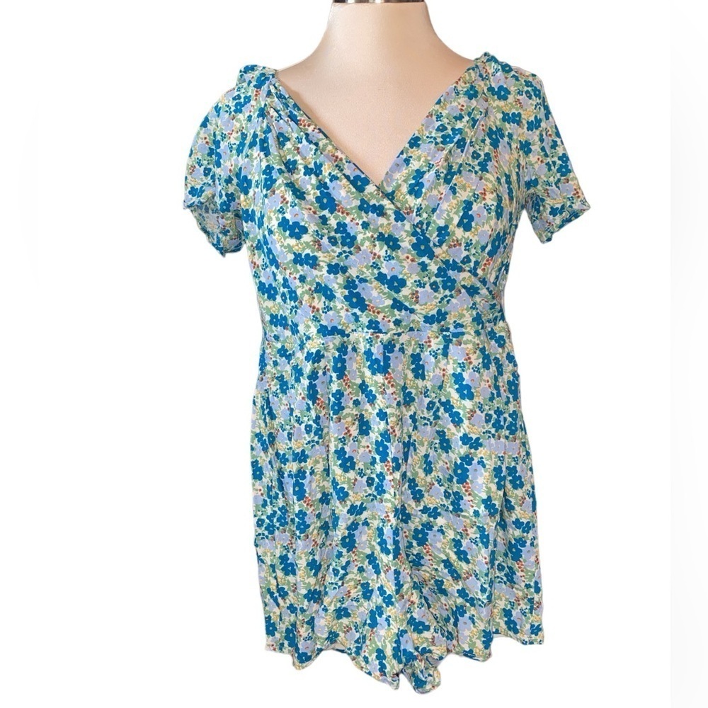 Harper Heritage romper zip up back shirt sleeve deep cut neckline floral Sz M